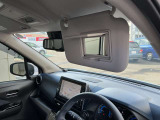 運転席側身だしなみチェックの必需品バニティミラー