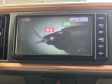 画面を備えており、停車中に映像やテレビを視聴する際にも活用できます。表示内容を確認しやすく、車内で過ごす時間をより楽しみたい方にもおすすめの装備です。