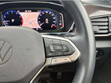 デジタルメーター「Digital Cockpit Pro」の表示切り替えや、オーディオの音量調整などをステアリングから手を離さずに直感的に行えます。