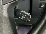 【レーダークルーズコントロール】ミリ波レーダーが車間距離を測って設定車速内で車速に比例した車間距離を保ちながら追従走行する装置で近づきすぎたときは自動でブレーキし、離れすぎたときには自動増速もする。