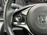 ハンドル左側にオーディオ操作スイッチが付いてます。