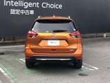 一目でエクストレイルとわかる、特徴的なリヤビュー