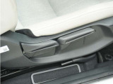 ◆シートハイトアジャスター◆運転席を上下に高さ調節ができます!運転ポジションを体格に合わせてシート調整できます。