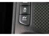 静粛性に優れた快適空間と静かな走りを実現。さらにEVモードではモーターのみでの走行でエンジン音や振動を感じさせない走りが楽しめます。