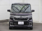 『LEDヘッドライト』 も標準装備、明るく省電力、そして車外の明るさに応じて自動で点灯・消灯してくれるオートライトコントロール機構付LEDヘッドライトを装備。夜間の走行なども安心してお乗り頂けます。
