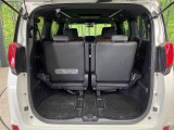 普段のお買い物や通勤、送迎等に十分な荷室スペースを確保しております。セカンドシートを倒すと、大きな荷物の積載も可能です♪