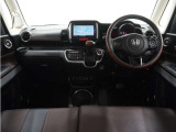 ◆インテリアパネル◆視界広々で非常に運転しやすくロングドライブでも疲れを感じさせないすっきりとまとまったインパネ周りです。