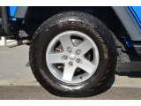245/75R17 純正17アルミホイールを装着。アルミホイール4本の状態は良好で御座います。