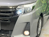 【LEDヘッドライト】悪天候や夜間走行時も良好な視界を確保し安心して運転できる高輝度LEDヘッドライトを装備!点灯速度が早く、消費電力も抑えられています。
