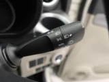愛知ダイハツのお店では、ダイハツ車を知り尽くしたプロフェッショナルなサービススタッフが、専用の診断機器を使って各システムを点検しております。