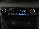 車内を快適に、オートエアコンを装備しています。