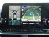まるで空から見下ろしたかのような映像を映し出すアラウンドモニターだから、車庫入れもラクラクです!