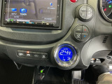 オートエアコンで、毎日のドライブを快適に。温度、風量を自動で調整し、理想的な車内環境を提供します。プラズマクラスター技術搭載の、フルオートエアコン。空気の浄化や脱臭に効果があります。