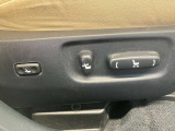 【パワーシート】電動でシートポジションの変更が可能です。手動式より細かくシート設定が可能ですのでより快適な姿勢でドライブを楽しんで頂けるでしょう。