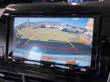 【バックカメラ】運転席から画面上で安全確認ができます。駐車が苦手な方にもオススメな便利機能です。