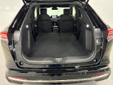 大きな開口部の荷室スペースはとても広々としています。 大きな荷物も楽々収納出来ちゃいますよ♪ 大は小を兼ねると言いますしスペースは大きい事に越した事はありませんね!
