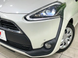 【LEDヘッドライト】悪天候や夜間走行時も良好な視界を確保し安心して運転できる高輝度LEDヘッドライトを装備!点灯速度が早く、消費電力も抑えられています。