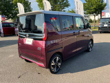日産自動車認定のクオリティショップ」3つのお約束: 3≫「店&rArr;清潔で明るく、さらに快適なお店へ」 展示スペースがしっかり確保されているので、実際に見て乗って納得のいくまでご検討いただけます。