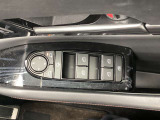 電動格納ミラー。リバース連動機能も備えています。