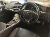 コックピットのような運転席は、ドライバーの運転する楽しさをさらに引き立ててくれます。