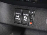 ◆両側電動スライドドア◆狭い駐車場でも乗り降りが楽々♪お子様が隣の車にドアを当ててしまう心配もございません!小さなお子様連れの方もこれで安心。