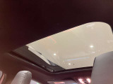 メルセデス・ベンツの定める厳しい基準をクリアしたお車のみをご案内させて頂きます。納車前整備はメーカー規定に基づき100項目以上にも及ぶ点検を熟練のメカニックによって行いご納車させて頂きます。