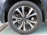 タイヤサイズは、225/55R18です。