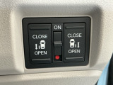 【両側パワースライドドア】両側がパワースライドドアになっており、運転席のスイッチやスマートキーでも開閉が可能です!開口部も広いので乗り降りも楽々♪