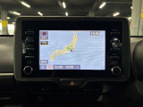 ディスプレイオーディオやカーナビは、現代のドライブにおいて欠かせない装備のひとつです。初めての場所でも迷いにくく、快適なルート案内で運転をサポートします。移動中のエンターテインメント性も高まります。