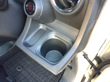 運転席右側のドリンクホルダーです。