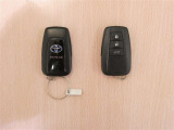 中古車としてスマートキーが2個あるのは重要なチェックポイント!バックドアの開閉ボタンも付いています。離れたところからの開け閉めや、手荷物があるときに便利です♪