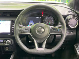 【純正革巻きステアリング】上質な革を使用することで、手にしっかり馴染みとても運転しやすいハンドルです♪
