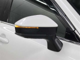 サイドターンランプ付きドアミラー。車両のドレスアップと右左折時の被視認性を兼ね備えたお洒落なミラーです。