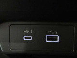 USB充電専用電源ソケットも付いています。モバイル機器などの充電専用