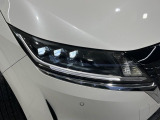 【LEDヘッドライト】悪天候や夜間走行時も良好な視界を確保し安心して運転できる高輝度LEDヘッドライトを装備!点灯速度が早く、消費電力も抑えられています。