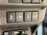 VSAは車両挙動安定化制御システムで従来の車輪のロックを防ぐABS、車輪の空転を抑制するTCSに加え、クルマの横滑り、曲がるを制御し、走る・曲がる・止まるの全領域で安定性を確保するためのシステムです