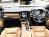 S90 T6 AWD インスクリプション  入庫です!高品質スピーカーやサンルーフなど快適装備盛りだくさん♪もちろんボルボが世界に誇る安全機能も多数装備されております。