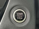 プッシュエンジンスターターです。キーを取り出すことなくブレーキペダルを踏みながらボタンを押すだけでエンジンが始動できます。