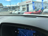 ダッシュボードもレザー張りとなり高級感が高まります。ステッチも手縫いです。