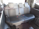 3列目シートは車内全体を爽快に見渡せて、座り心地も快適に。すべてのシートの居心地を、とことん追求しました。