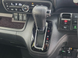 手に馴染むシフトノブで扱いやすく、快適な運転を支えます。