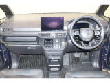 操作性に優れた運転席となります!小物入れや各ボタンの配置にこだわり、使いやすいです!座り心地もよく視認性も良好なのでロングドライブもお任せ下さい!