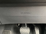 運転席には膝用のエアバックが装備されております。