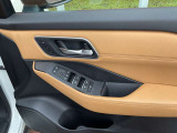 パーソナルドライビングポジションメモリーシステムにて運転席シートとドアミラーのポジションを2名分登録できます。