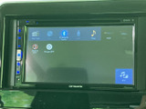 FM・AMやBluetooth、iPod、AUXなどの音源が画面上に表示され、選択肢をひと目で確認できます。普段お使いの機器に合わせて音楽を楽しめる、分かりやすい表示が魅力です。