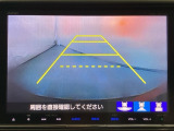 バックでの車庫入れも安心です!リアカメラが付いているバックモニター付のナビを装備しております。操作線もついており距離感も画面から確認できます。