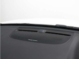 【harman/kardon】世界のオーディオファン垂涎のプレミアムサウンドシステムを搭載。原音に近い音場空間を忠実に再現。乗る人すべてに最良の音響体験を提供します。