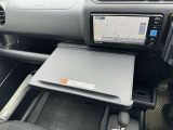 ★テーブル★軽作業用のテーブルが装備されています!パソコンなどを置くことが出来ます!