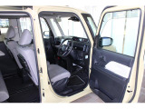 ピラーレスで人気のシフォンですがピラーレスなのは左側、右側にはきちんとセンターピラーがあります