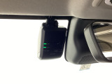 自社整備工場で点検整備をおこなってからお渡ししています。車検が残っている場合は『12ヶ月点検整備』を、車検整備付きの場合は『車検整備』をおこないます。整備費用は車両本体価格に含まれています。